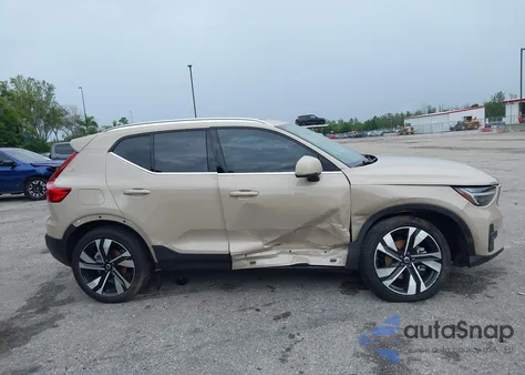 2025 Volvo Xc40 B5 Ultra Bright Theme z USA, uszkodzony, nr VIN YV4L12UF2S2519060